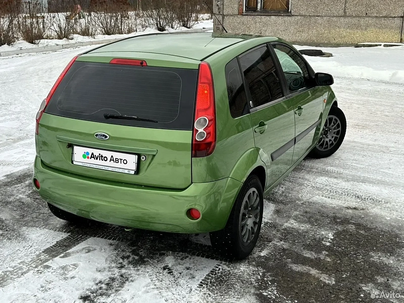 Ford Fiesta 1.6 MT 17