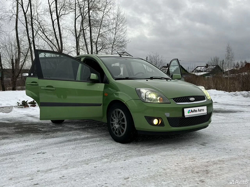 Ford Fiesta 1.6 MT 8