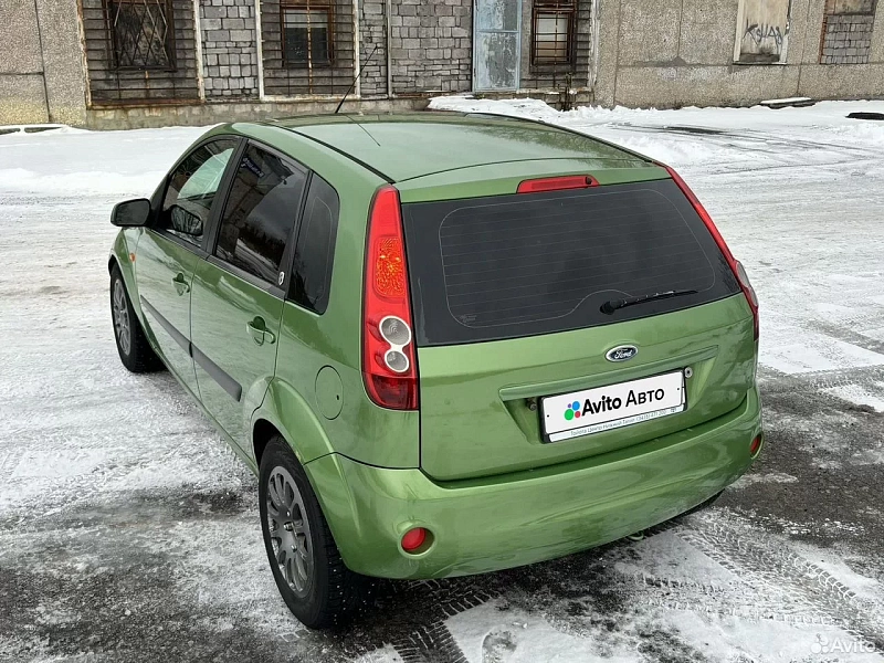 Ford Fiesta 1.6 MT 2