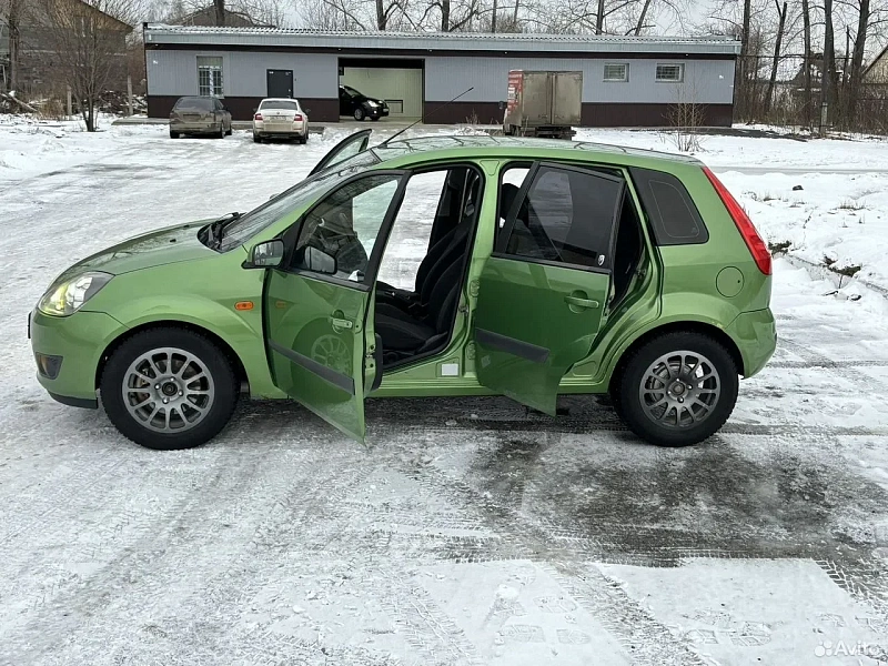 Ford Fiesta 1.6 MT 12
