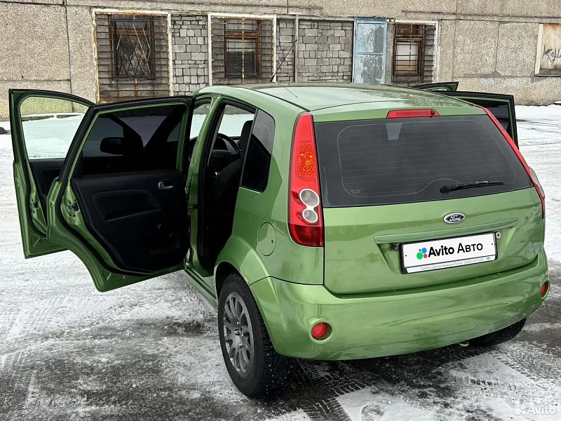 Ford Fiesta 1.6 MT 13
