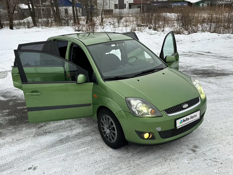 Ford Fiesta 1.6 MT 10